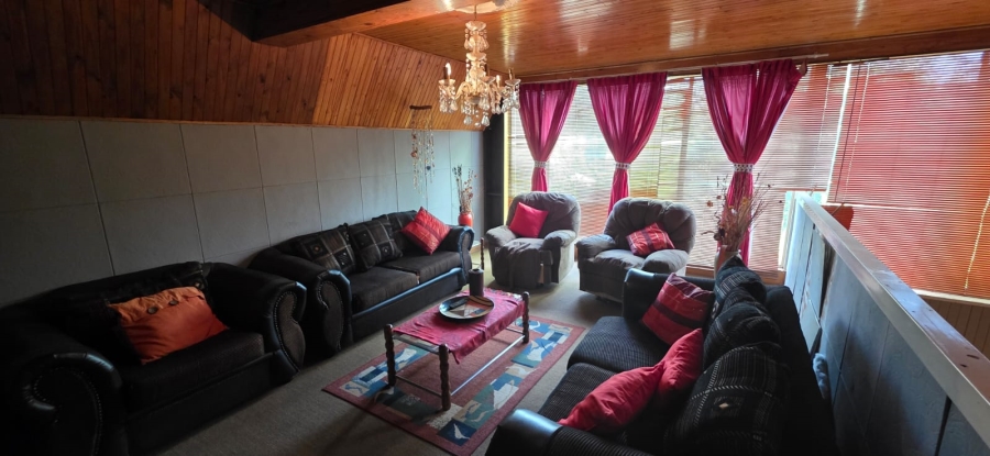 6 Bedroom Property for Sale in Wilkeville North West